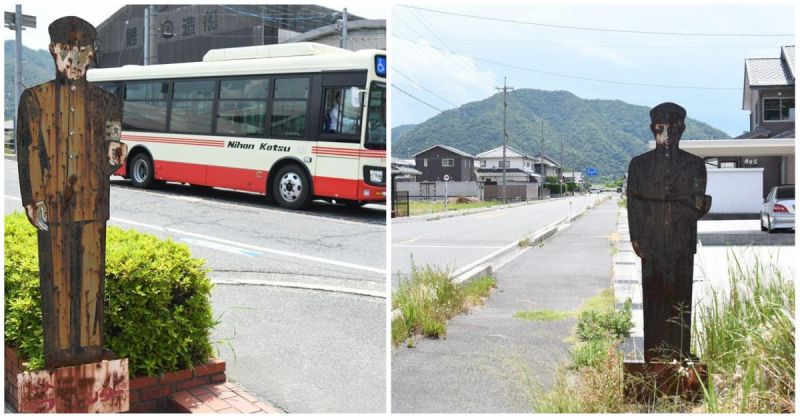 những tấm biển nằm gần lối băng qua đường